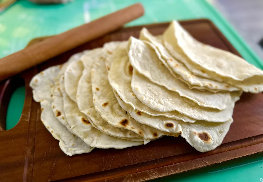 tortillas board blur